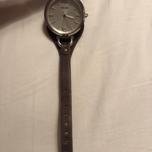 Genuine leather fossil watch with silver face - Picture 3 of 6